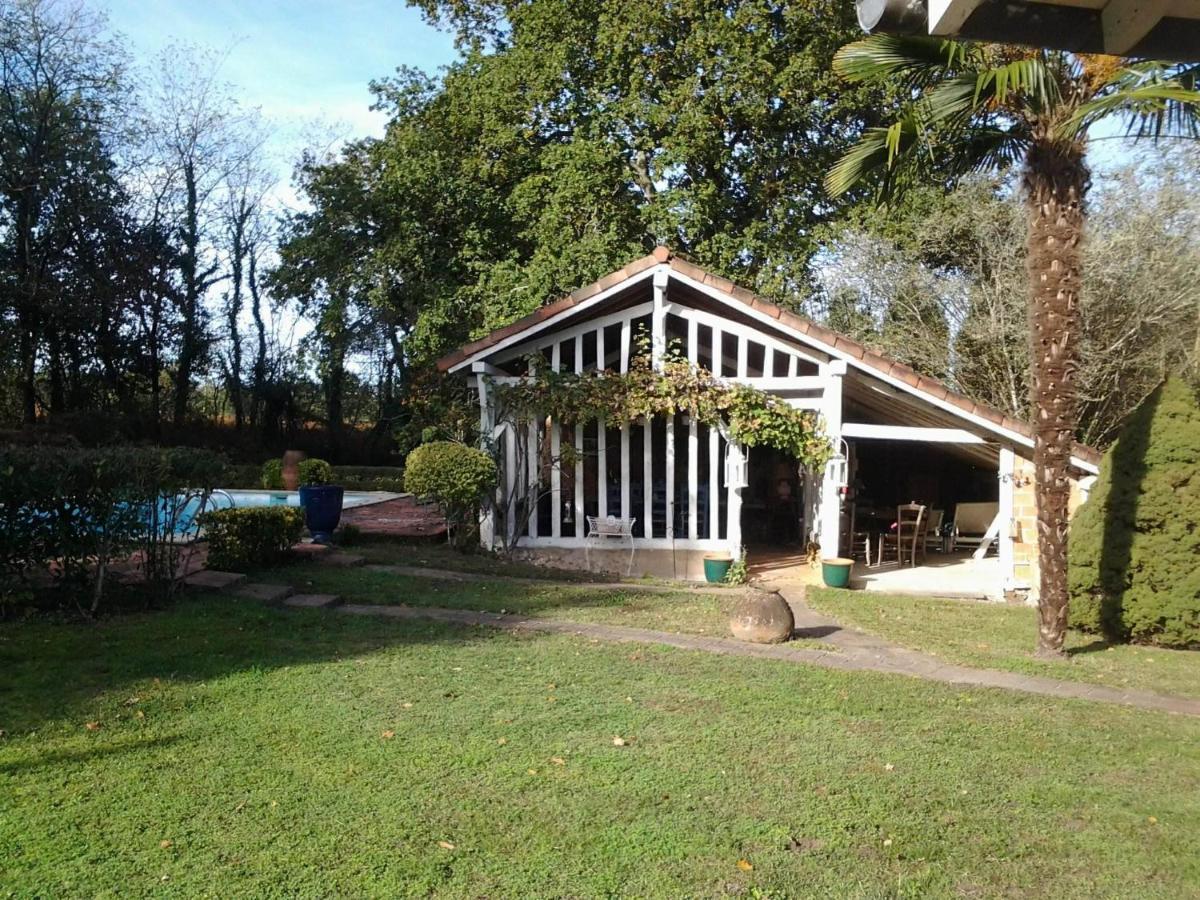Les Hotes Des Guillemets Laglorieuse Exterior photo
